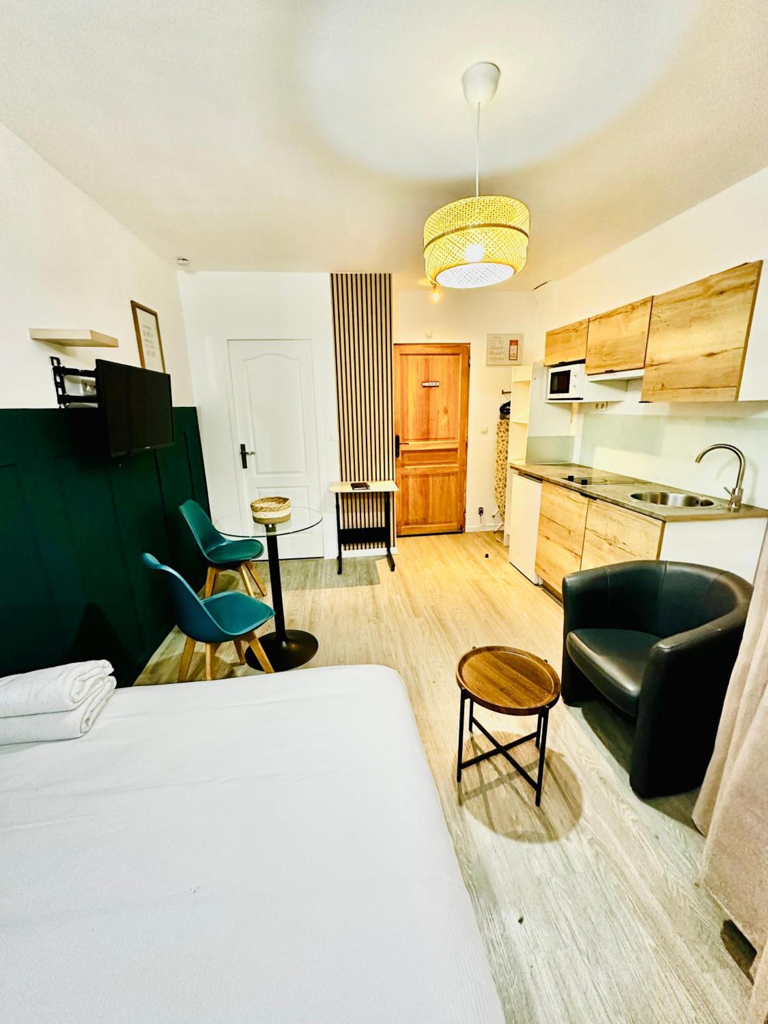 לה בורז'ה Btobed - Location Professionnelle - 2 Studios Confort - Proche Parc Des Expos Et Stade De France מראה חיצוני תמונה